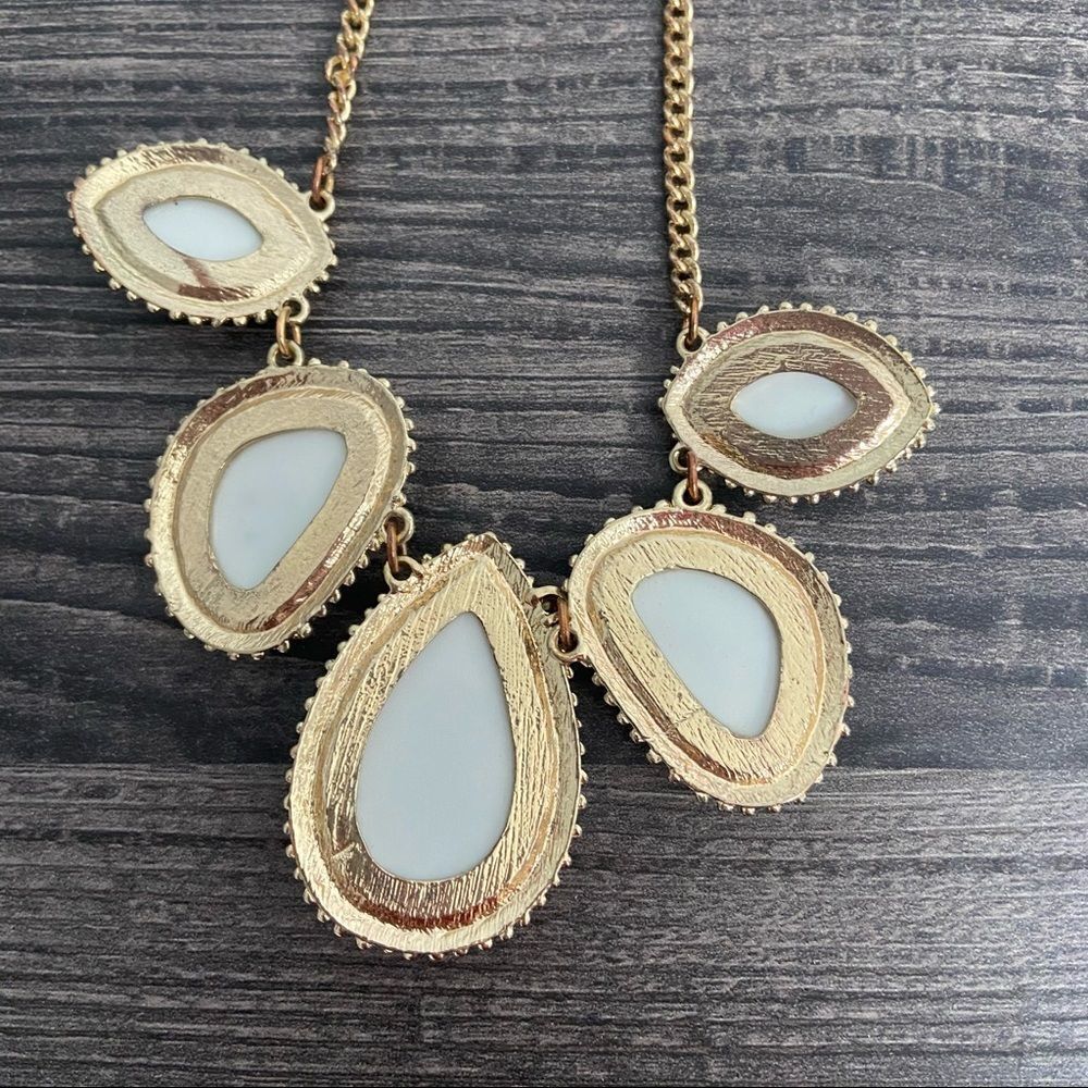 Jane Stone Textured Statement Necklace - Picture 9 of 13